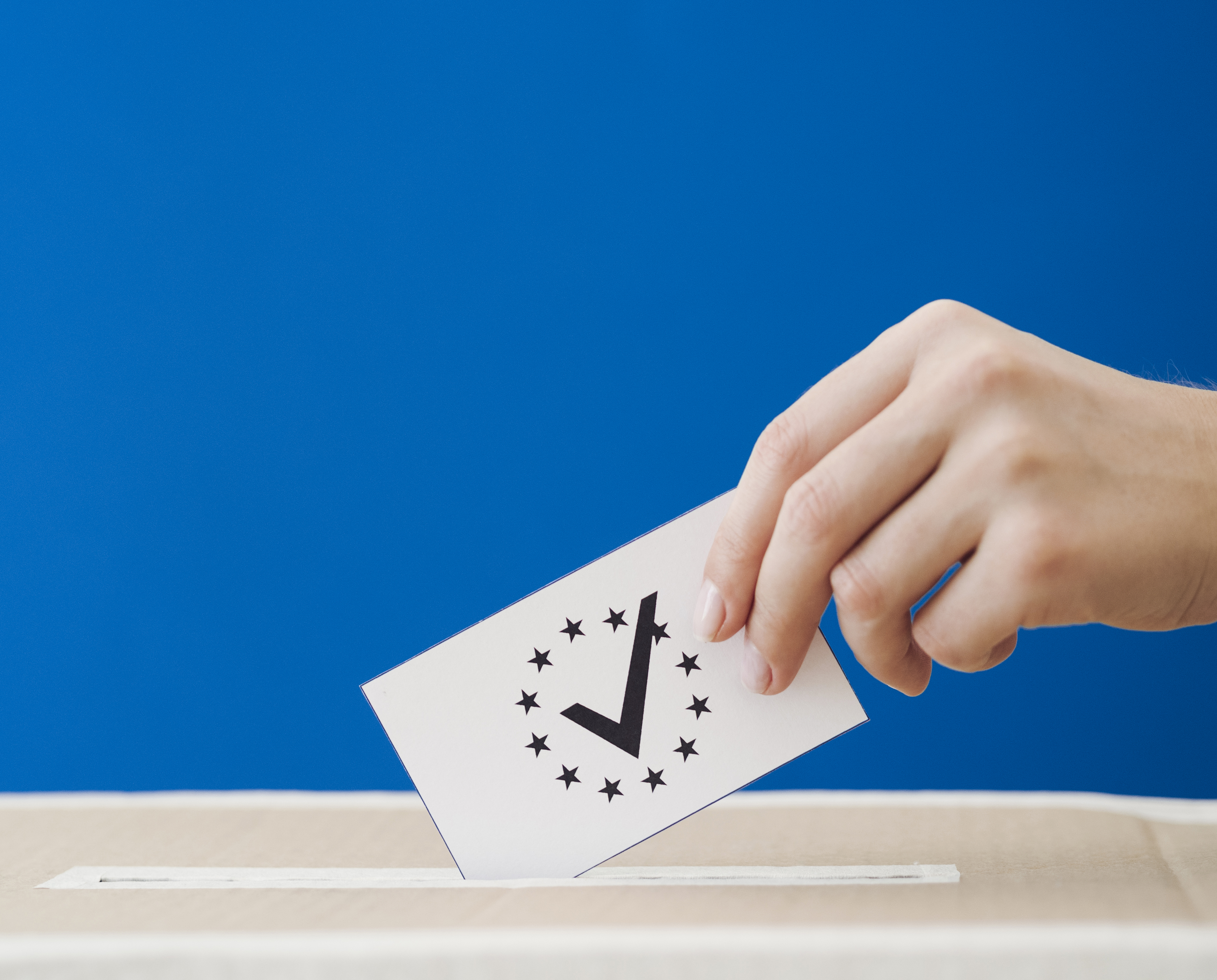 Δημοσκόπηση REPORTER: Οριακή διαφορά ΔΗΣΥ-ΑΚΕΛ, μετακινήσεις προς ΕΛΑΜ και ΑΛΜΑ